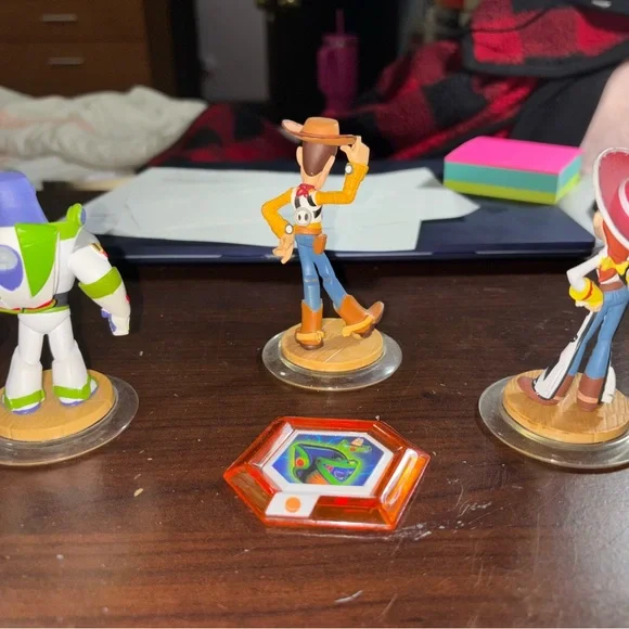 Disney Green and Blue Action Figures Playset - Picture 5 of 9